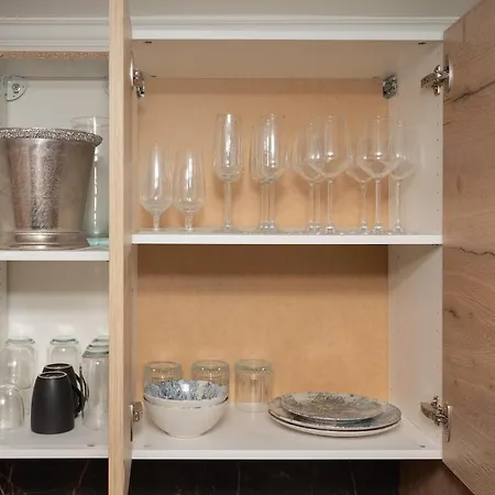 Cozy Hideaway Your Urban Escape Apartment