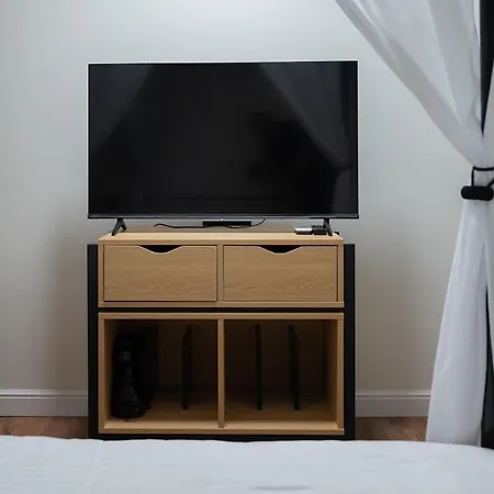 Cozy Hideaway Your Urban Escape