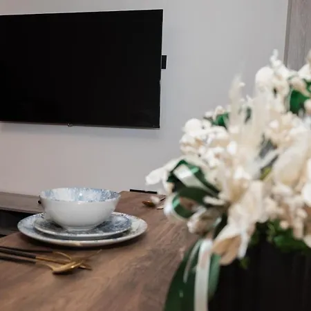 Cozy Hideaway Your Urban Escape *