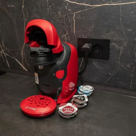 Cozy Hideaway Your Urban Escape Apartment