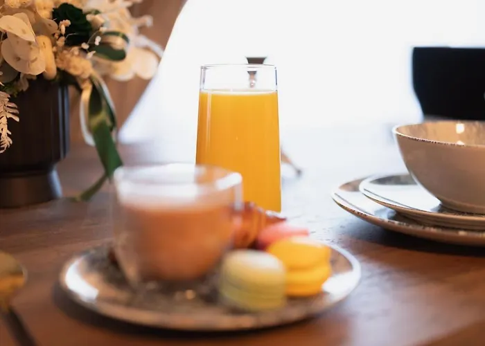 Cozy Hideaway Your Urban Escape