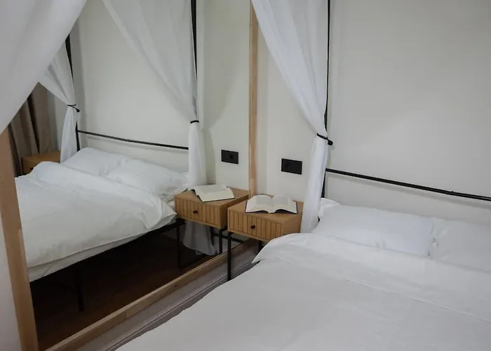 Cozy Hideaway Your Urban Escape *