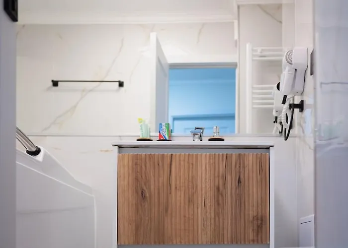 Cozy Hideaway Your Urban Escape アパート クラヨーヴァ